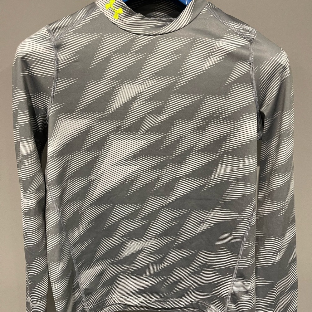 Under Armour Youth size XL Cold Gear